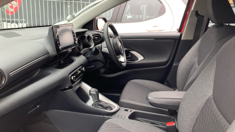 Toyota Yaris 1.5 Hybrid Design 5dr CVT Hybrid Hatchback